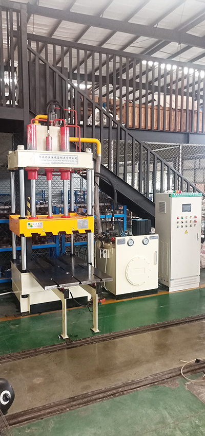 山東德州液壓機(jī)需求客戶定制的60噸精密伺服液壓機(jī)圓滿交貨，祝賀！