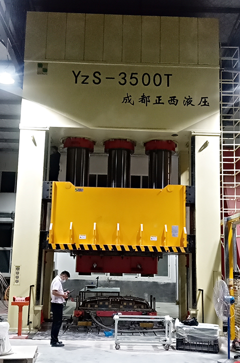 山東青島液壓機(jī)客戶定制的3500噸框架液壓機(jī)，成功安裝交付使用，你想知道交貨期多久嗎？